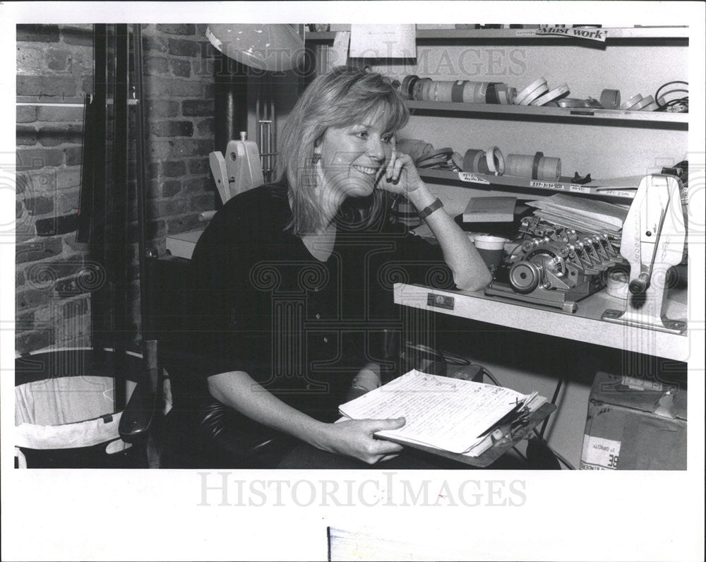 1989 Press Photo Woman Director Susan Hope - Historic Images