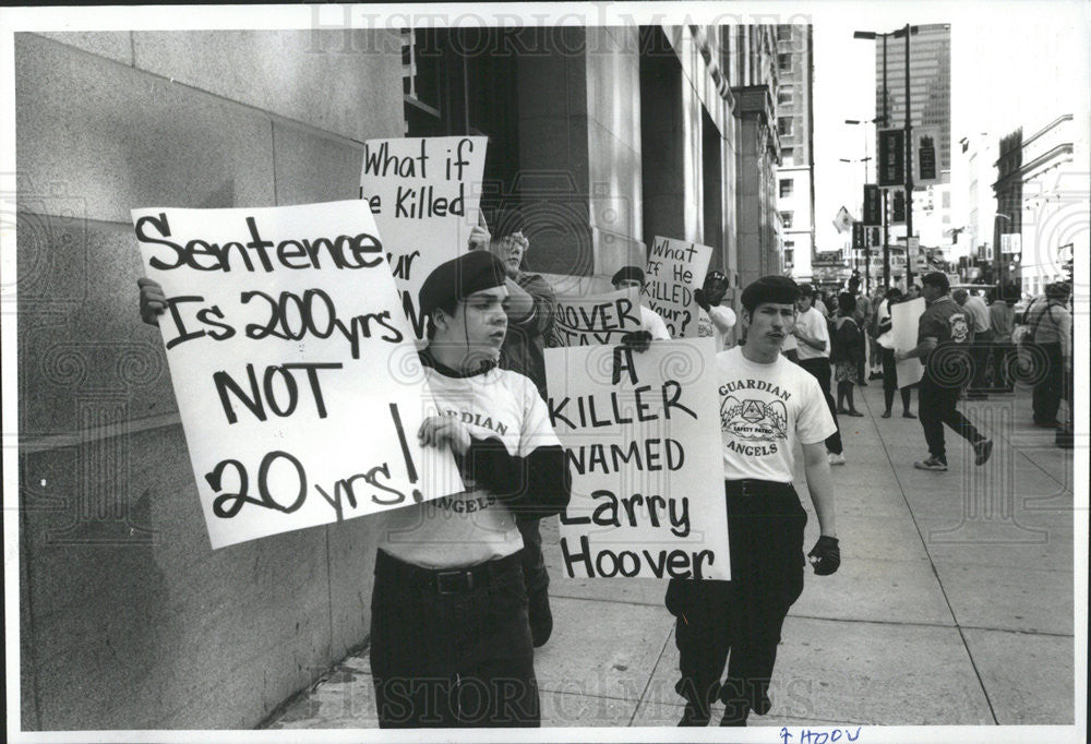 1993 Press Photo Guardian Angels demonstrate against Larry Hoover release jail - Historic Images