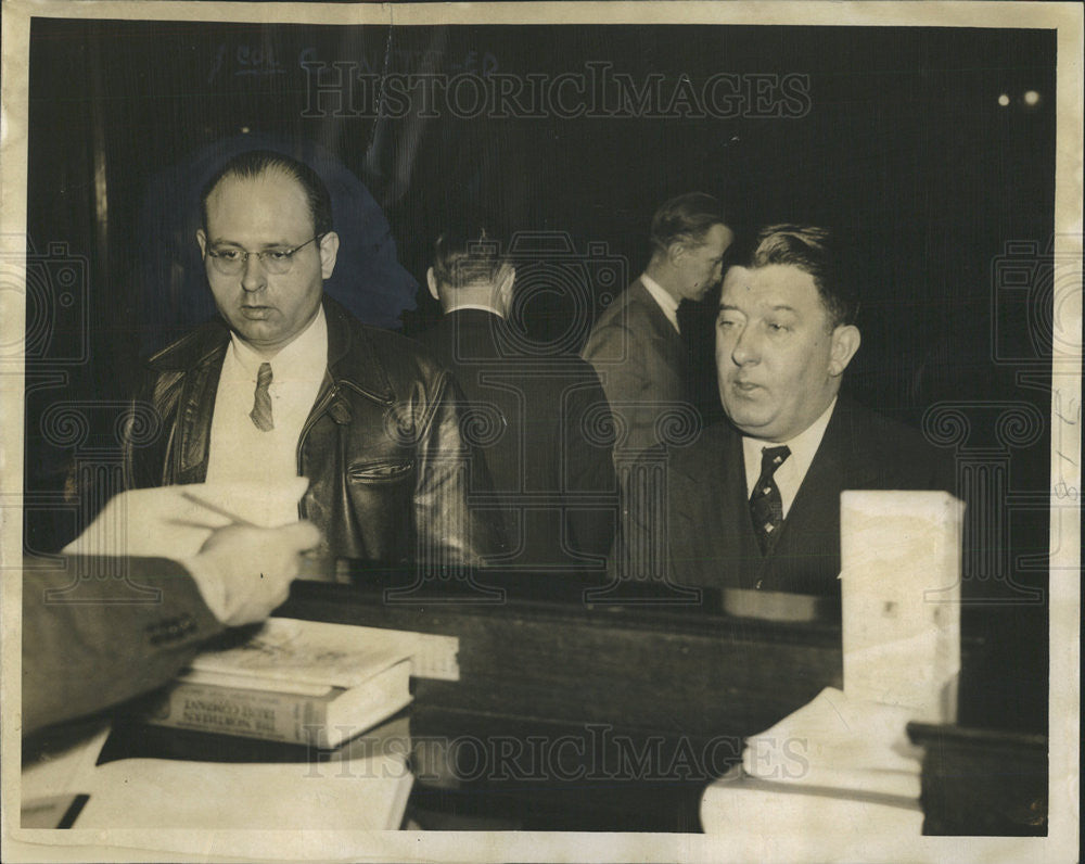 1940 Press Photo H.J. Matz appeared before Judge Caplan - Historic Images