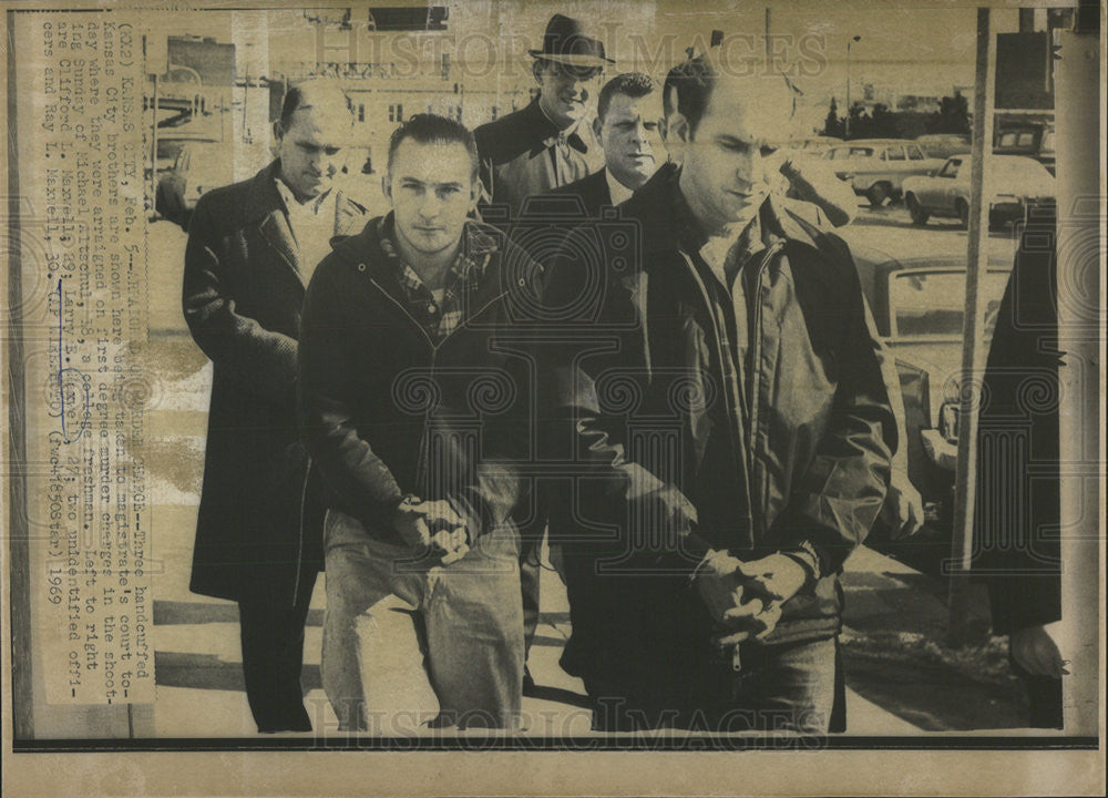 1969 Press Photo Larry, Clifford &amp; Ray Maxwell at arraignment for murder - Historic Images