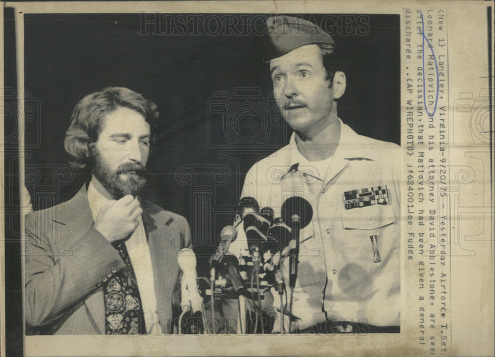 1975 Press Photo Sgt. Leonard Matlovich &amp; David Abblestone, attorney - Historic Images