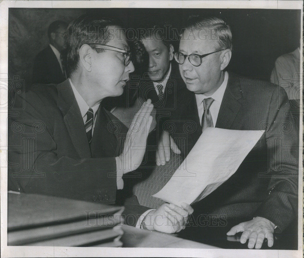 1958 Press Photo Soviet UN Delegate Arkady Sobolev Speaks With Japanese Delegate - Historic Images