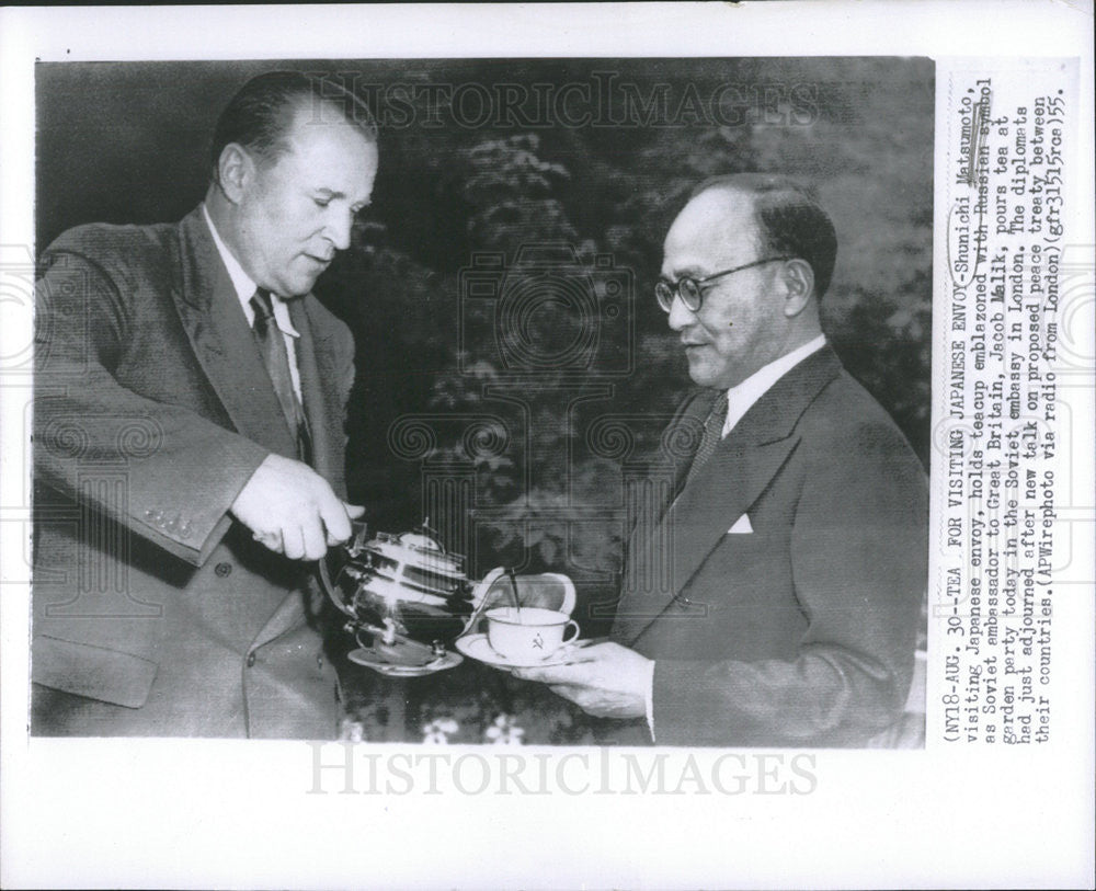 1955 Press Photo Shunichi Matsumoto Japanese envoy Soviet Ambassador Malik - Historic Images