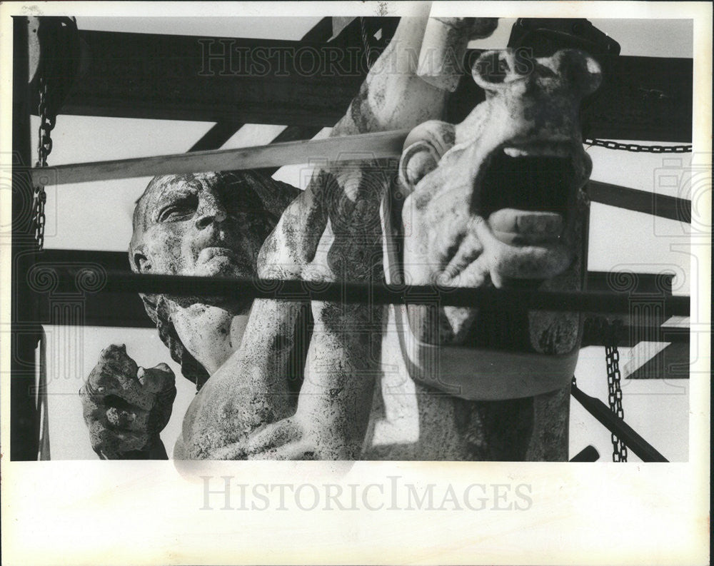 1983 Press Photo bronze statue under repair - Historic Images