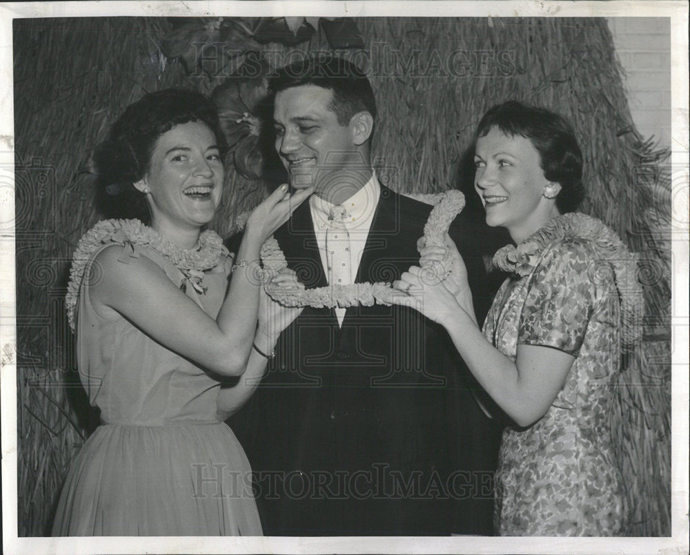 1959 Press Photo Mrs Tom Shields,Dr Harold Method,Mrs Ralph Smykal - Historic Images