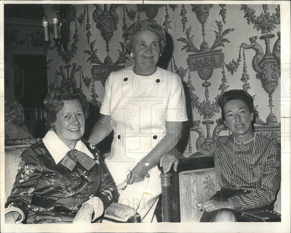 1972 Press Photo Mrs. Gordon Metcalf, Mrs. Marvin Lunda, Mrs. Ralph Spang - Historic Images