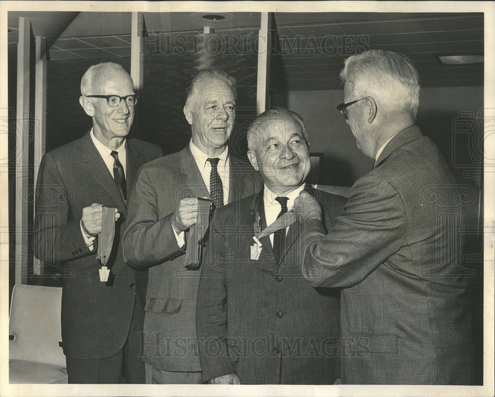 1965 Press Photo Hugh M Driscoll Pres Of Off-The-Street Club-John Plat, G Hartmn - Historic Images