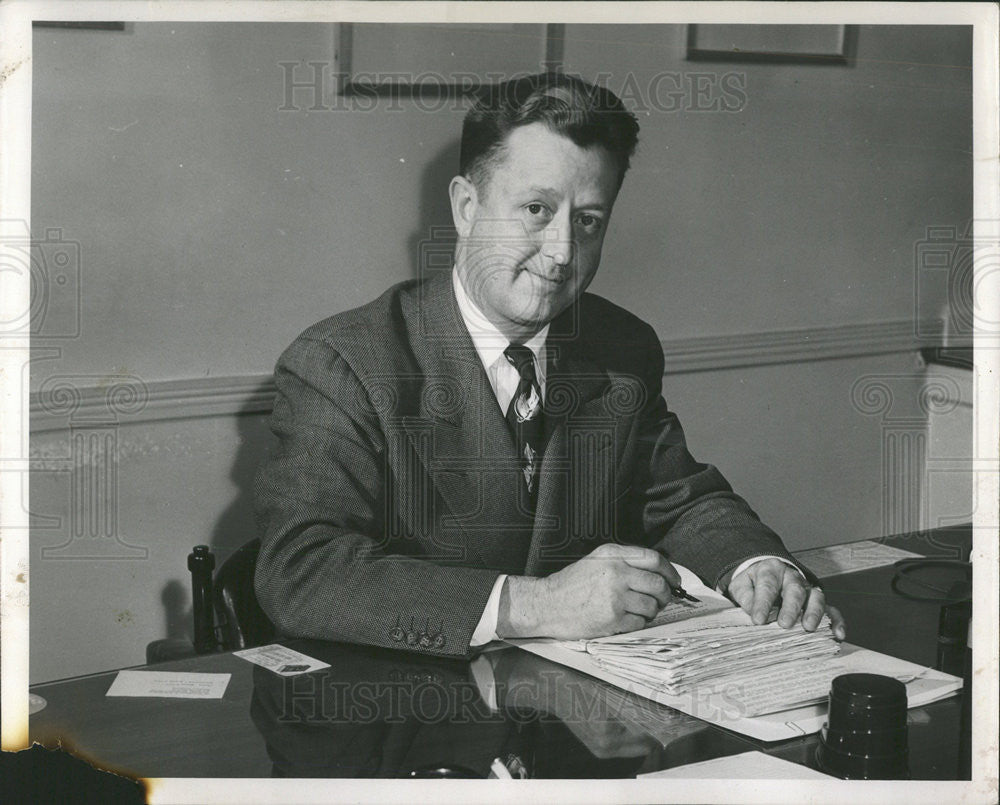 1951 Press Photo E.G. May director sales Sentinel Radio Corp. - Historic Images