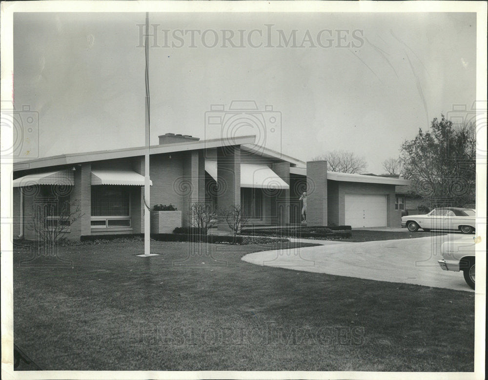 1964 Press Photo home Mrs. Alice May invaded by robbers - Historic Images