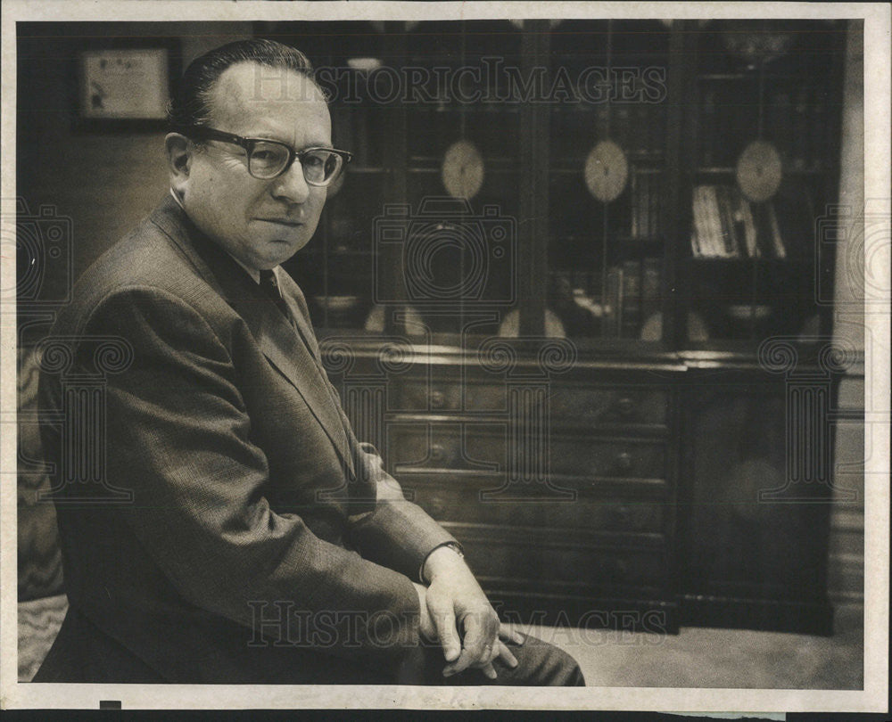 1975 Press Photo Robert P Mayo Wants Elected For 2nd Term Pres Fed Reserve Bank - Historic Images