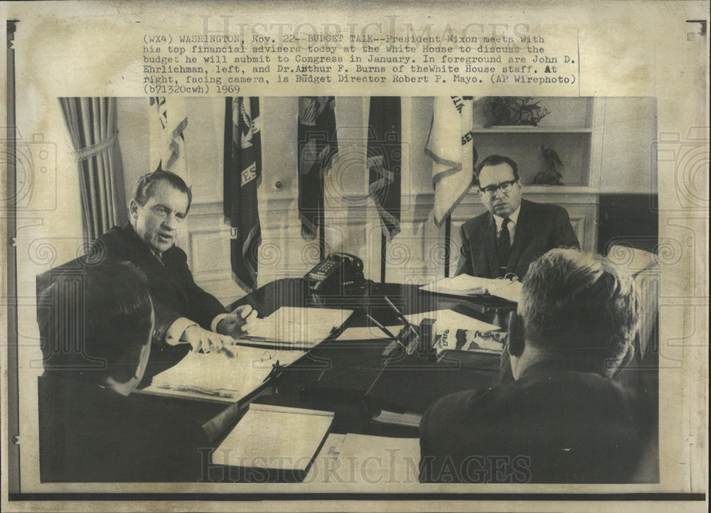 1969 Press Photo President Nixon Budget Talks Ehrlichman Burns Director Mayo - Historic Images