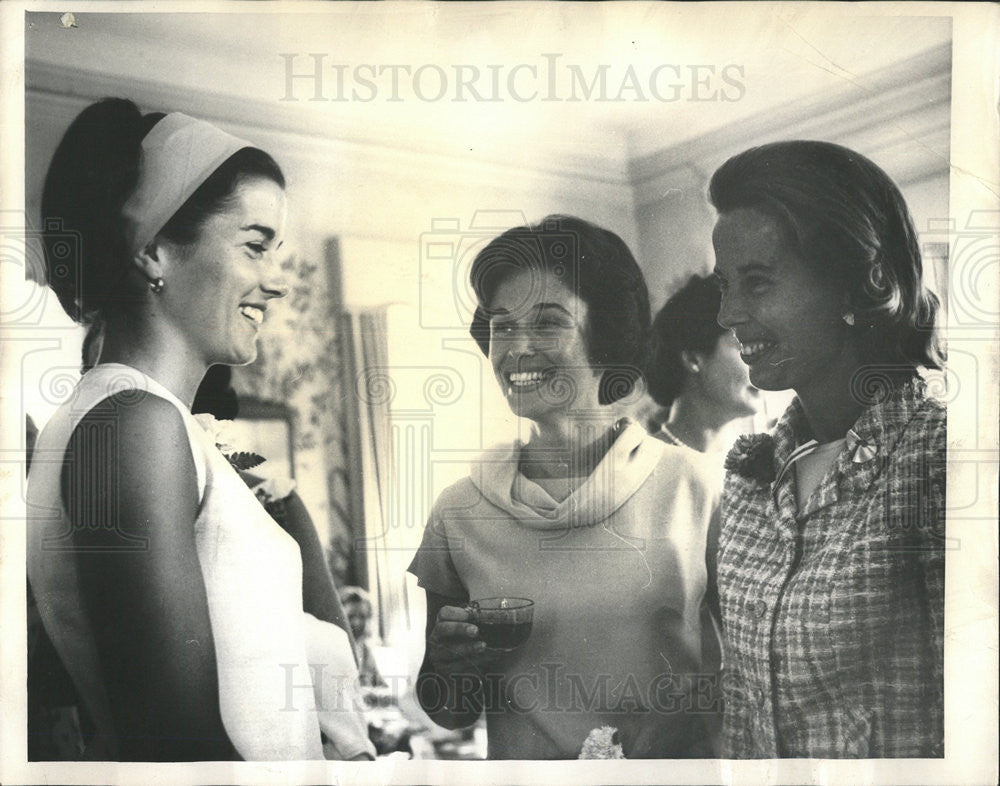 1964 Press Photo Models Mrs John Mayo And Mrs Ralph Falk II Wearing Chic Summer - Historic Images