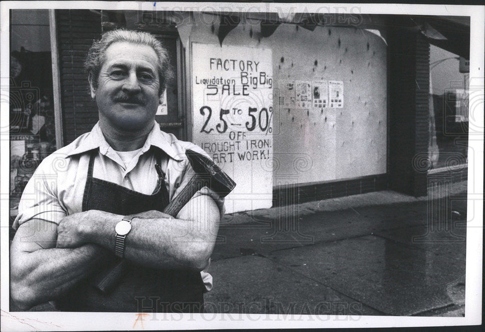 1977 Press Photo Janos Maxio Wrought Iron Artist Businessman - Historic Images