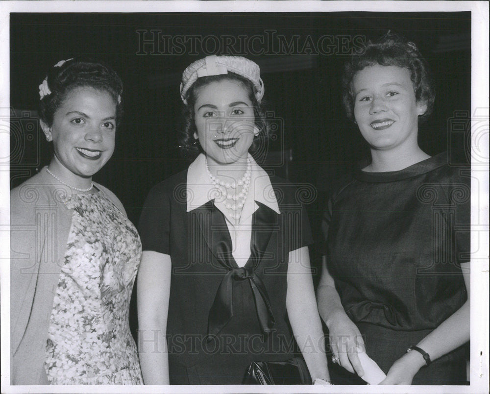 1958 Press Photo Lois Vongehr Judy Masessa and Jeanne Brittingham - Historic Images