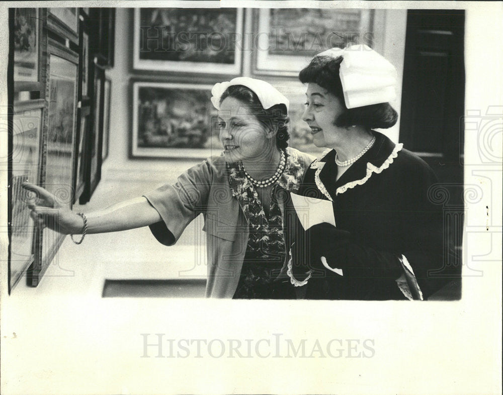1964 Press Photo Mrs. Vojta Mashek Norton Smith Americana Historical exhibit - Historic Images