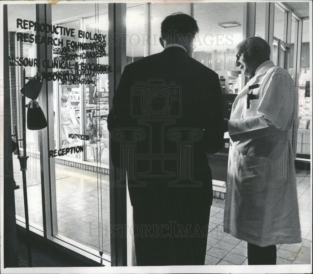 Press Photo William Masters Of Master-Johnson Reproductive Biology Research Foun - Historic Images