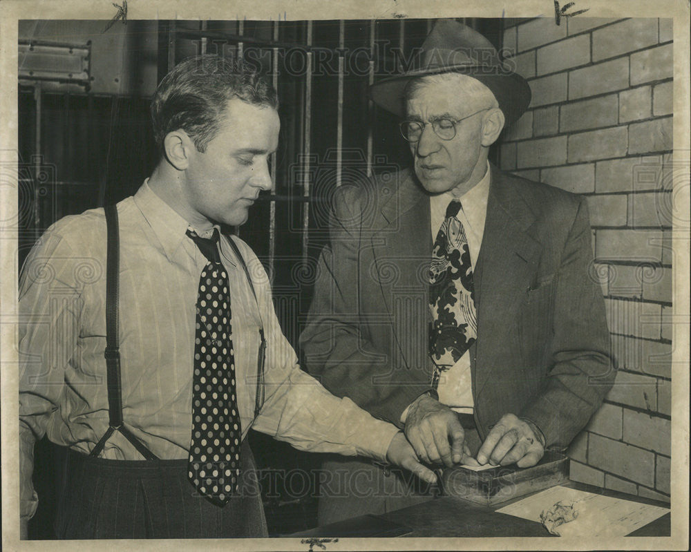 1949 Press Photo Malcolm Matheson Mike Fleming - Historic Images