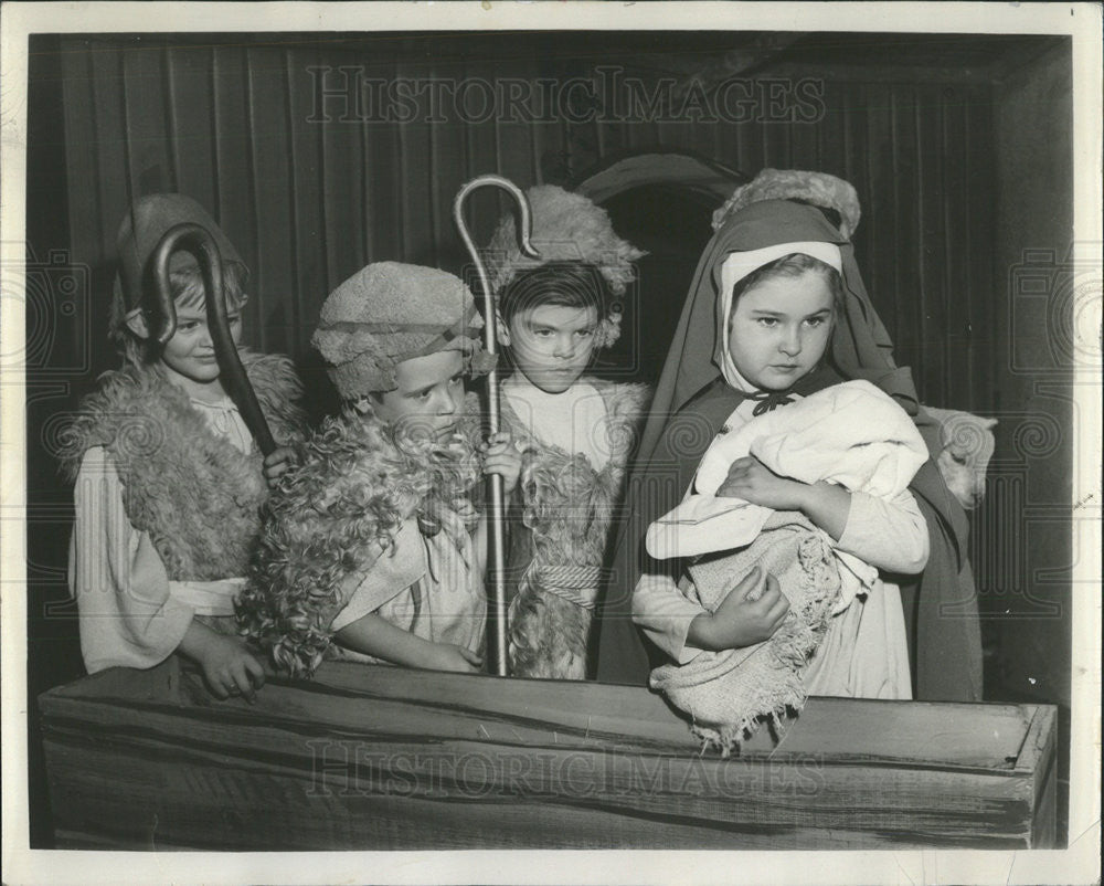 1954 Press Photo Star Bethlehem Nativity Children - Historic Images