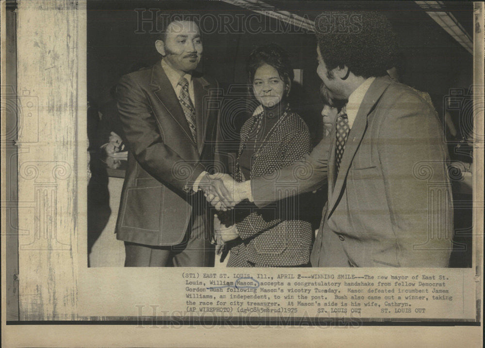 1975 Press Photo Mayor William Mason &amp; Gordon Bush - Historic Images