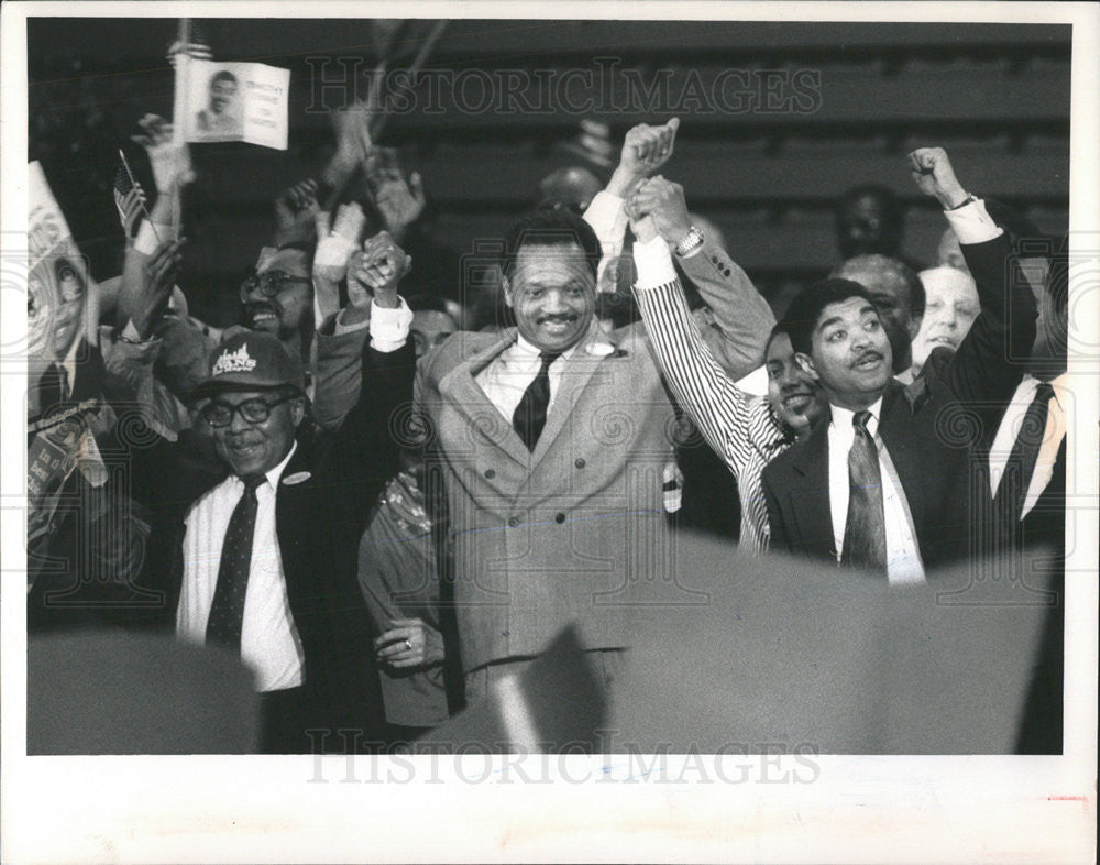 1989 Press Photo Jesse Jackson introduces Tim Evans to the crowd - Historic Images