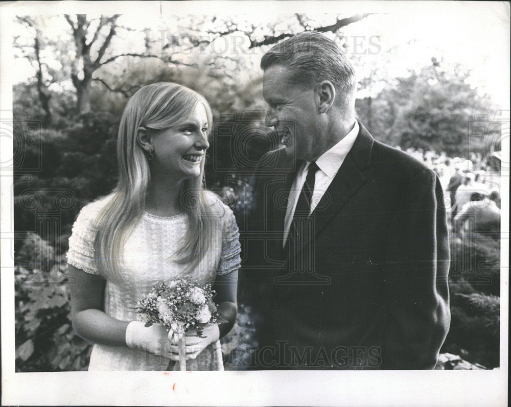 1968 Press Photo Debutante Emily Everitt &amp; Father George Everitt Society Party - Historic Images