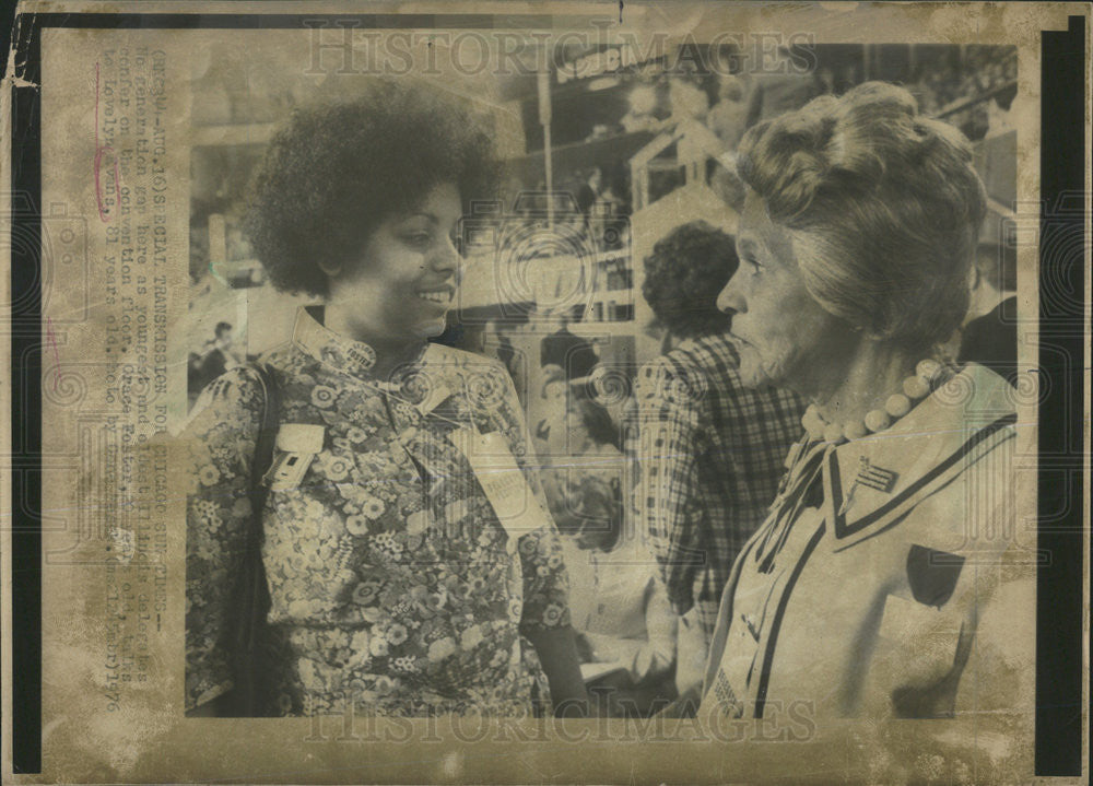 1976 Press Photo Illinois Convention Delegates Lovelyn Evans And Grace Foster - Historic Images