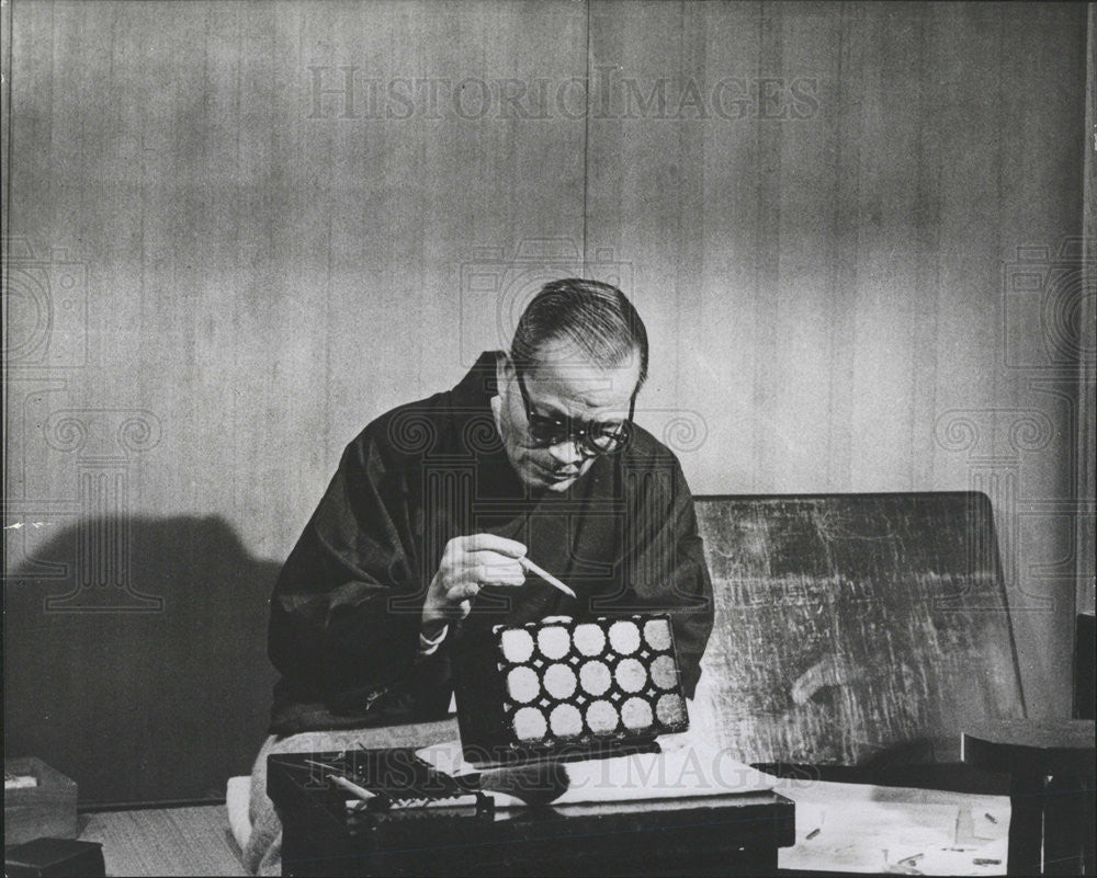 1965 Press Photo Gonroku Matsuda, foremost Master of Japanese Lacquer Art - Historic Images