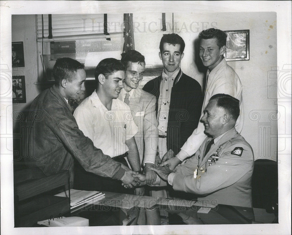 1955 Press Photo Brig. Gen. Andrew T. McAnsh greets first Chicago enlistees - Historic Images