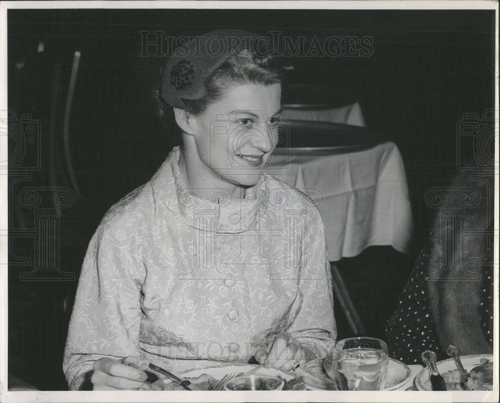 1954 Press Photo Mrs Robert Whyte Mason Wife British Consul-General - Historic Images