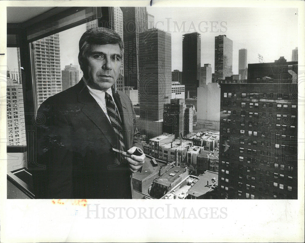 1984 Press Photo Louis Masottis Italians along with Everyboady - Historic Images