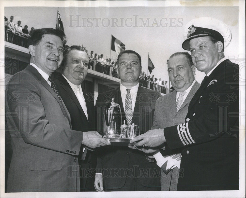 1962 Press Photo Presentation Coffee Service British Seap Captain Edward Davey - Historic Images