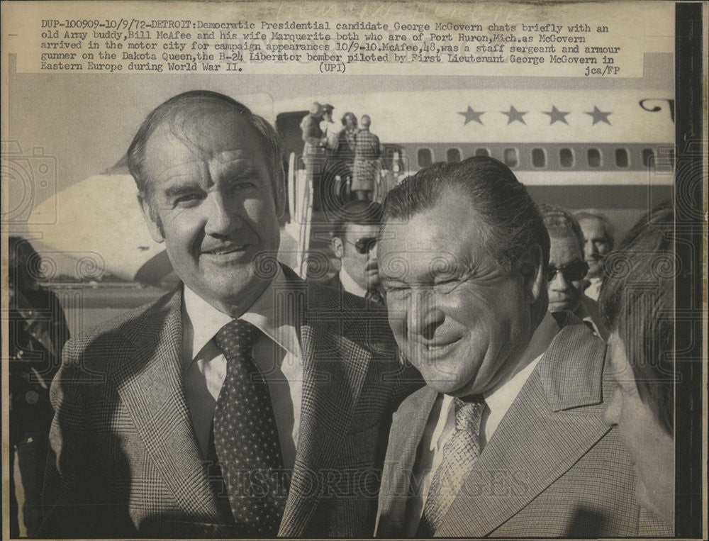 1972 Press Photo Presidential candidate George McGovern chats Bill McAfee wife - Historic Images