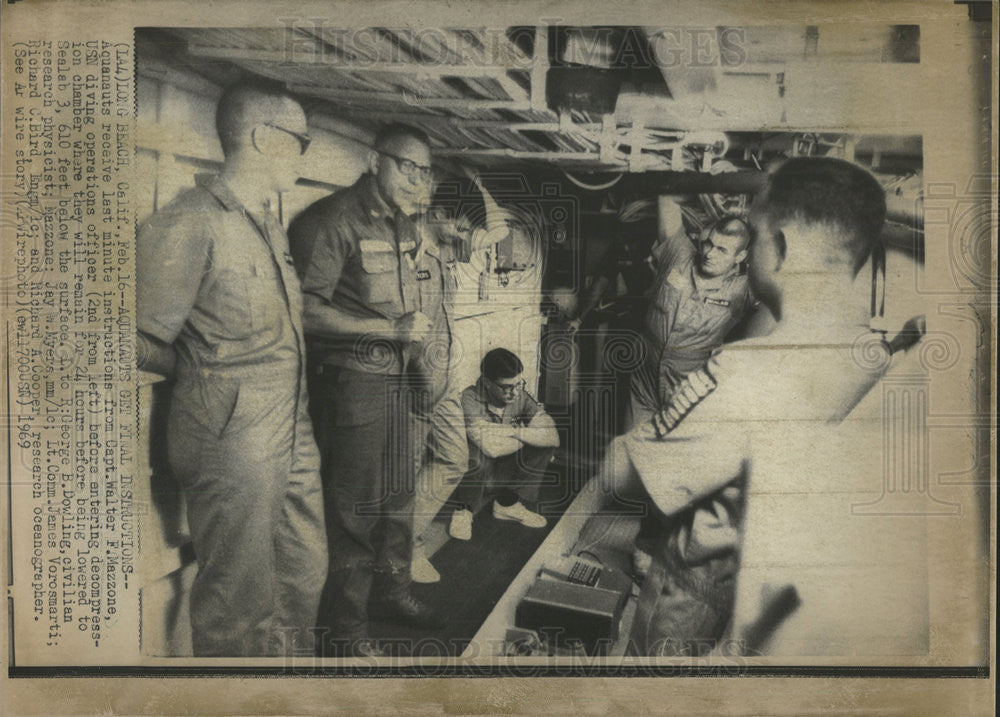 1969 Press Photo Astronauts Capt. Walter Mazzone USN diving operations officer - Historic Images