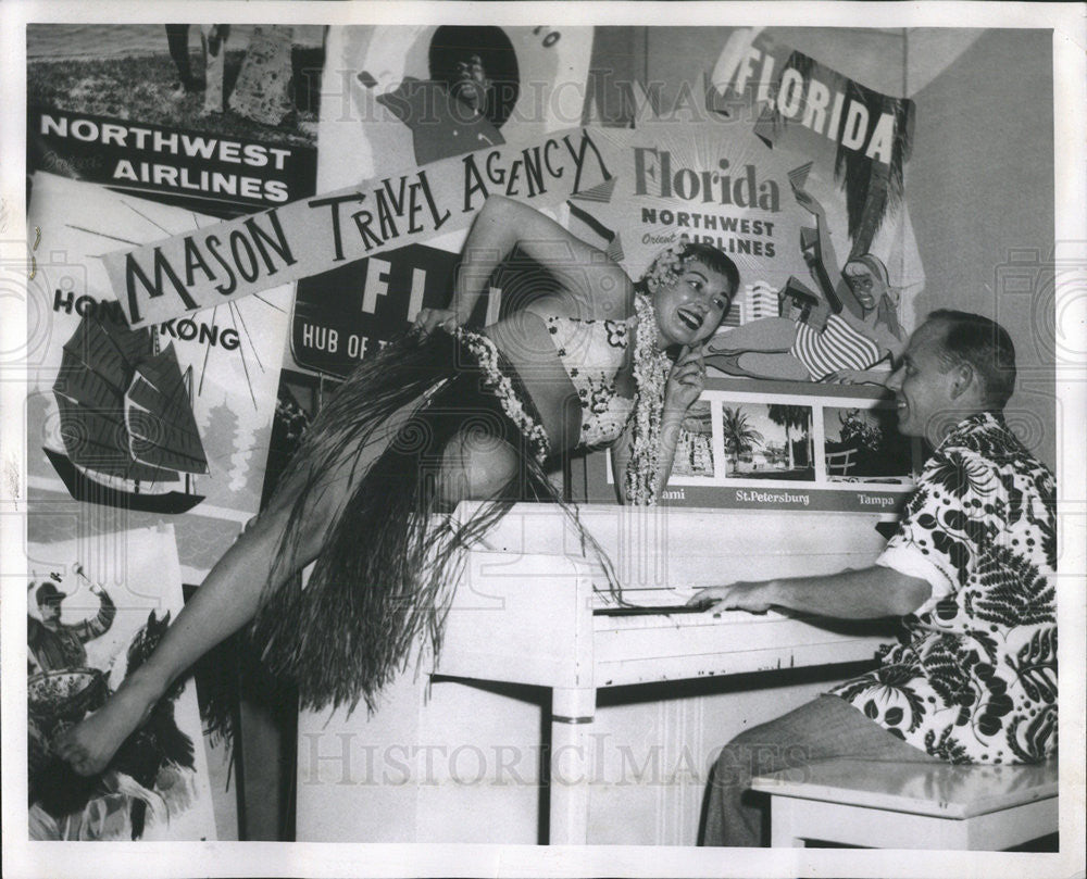 1958 Press Photo Danny Haerther and Mrs Harve Mason - Historic Images