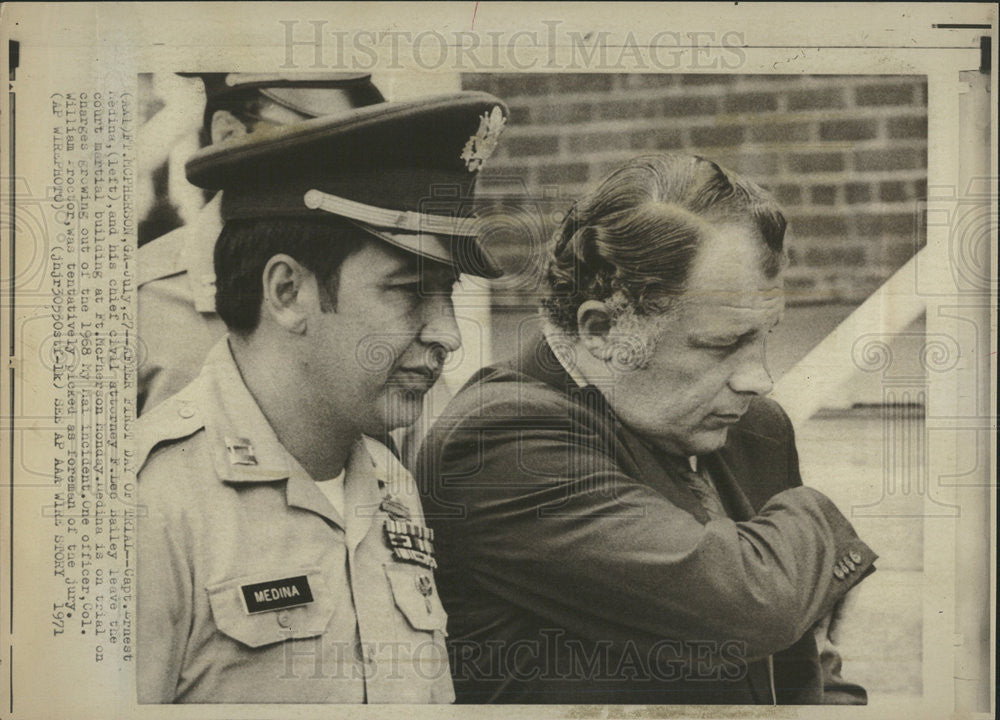 1971 Press Photo Captain Ernest Lou Medina United States Army Vietnam War - Historic Images