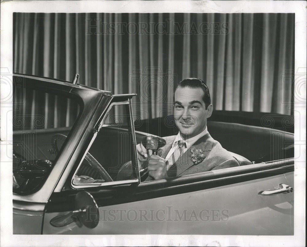 1953 Press Photo Tony Marvin Man Friday TV Announcer General Motors Night Drive - Historic Images