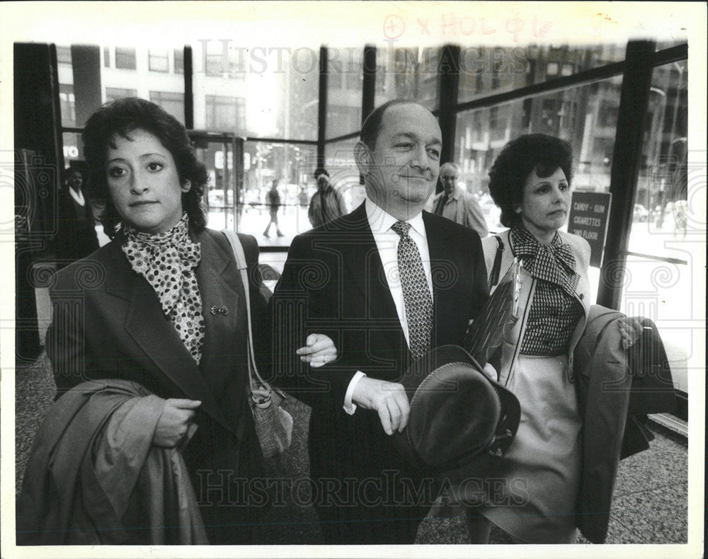 1986 Press Photo Judge Reginald Holzer - Historic Images