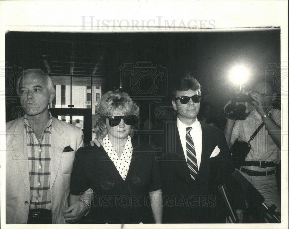 1987 Press Photo Disc Jockey Bob Wall and Debra Harrison sentencing hearing - Historic Images
