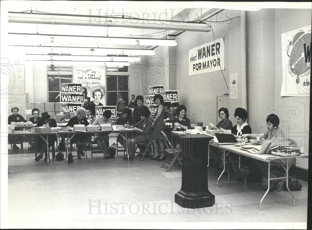 1967 Press Photo Chicago Mayor Nominee John Waner Campaign Office Staff - Historic Images