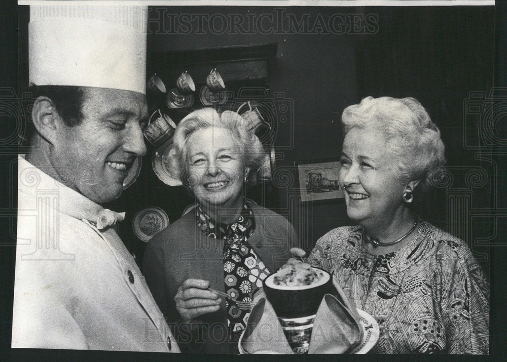 1975 Press Photo chef Christian Inden coconut opera Mrs. Simmons Mrs. Wanzer - Historic Images