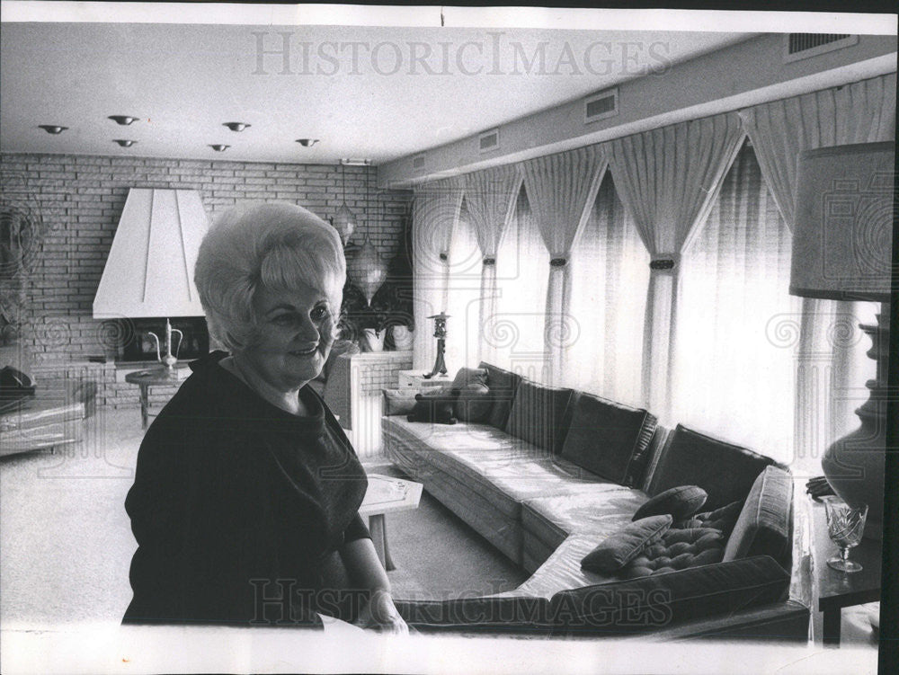 1967 Press Photo Pol Candidate John Waner&#39;s Wife In Pent-House Apartment - Historic Images