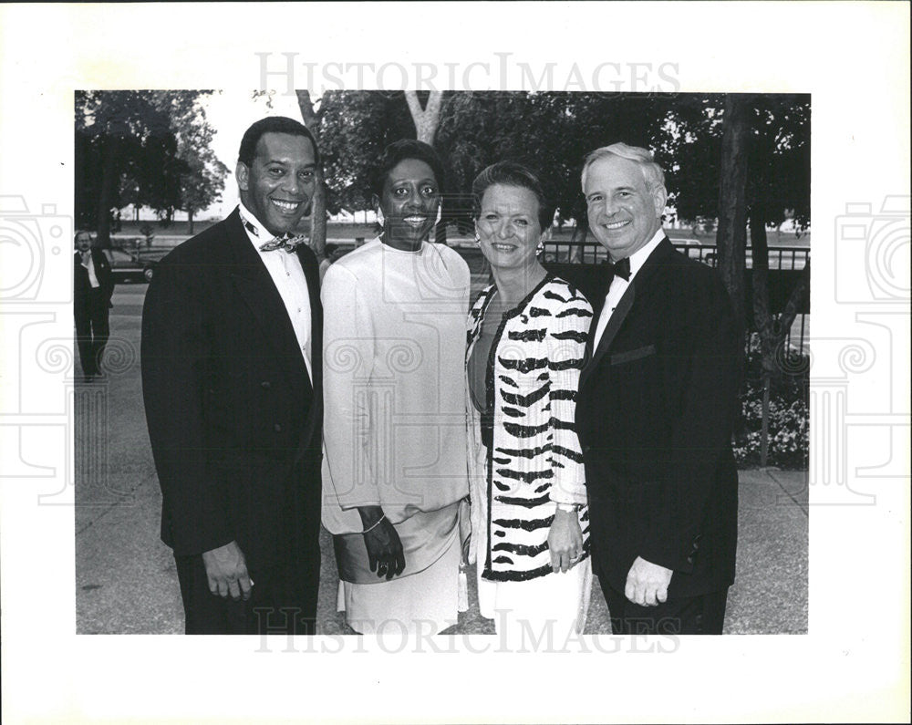 1992 Press Photo Sandy And Jack Guthman At Lincoln Park Zoo Ball - Historic Images