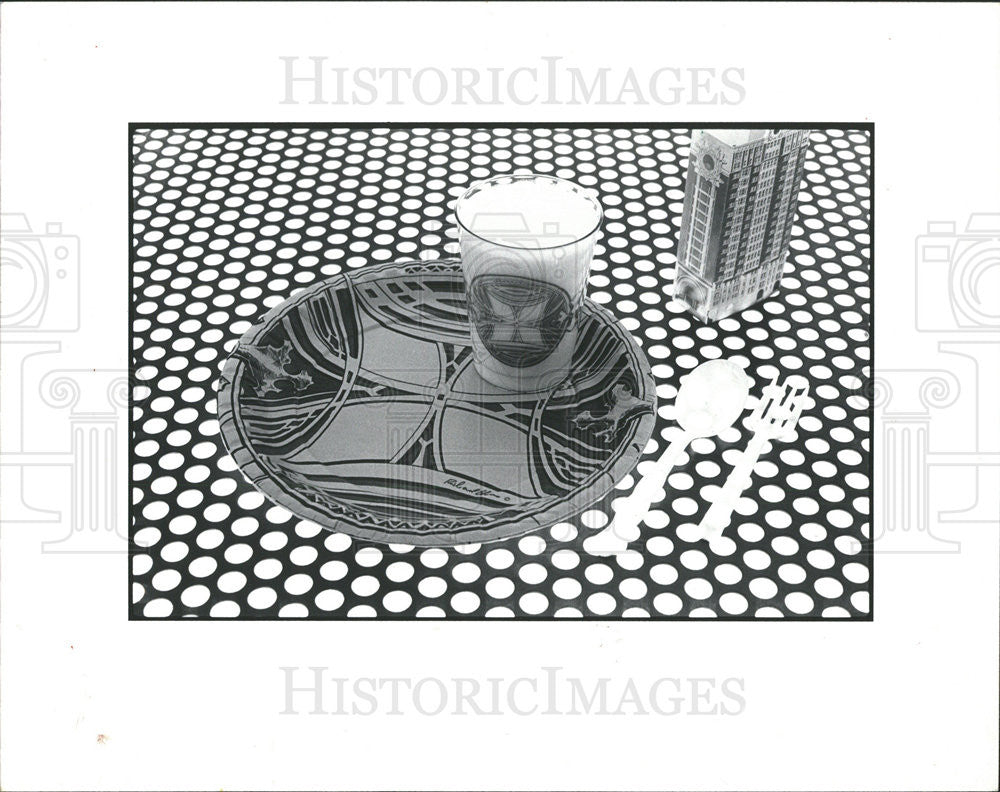 1981 Press Photo Dinnerware Artist Richard Haas - Historic Images