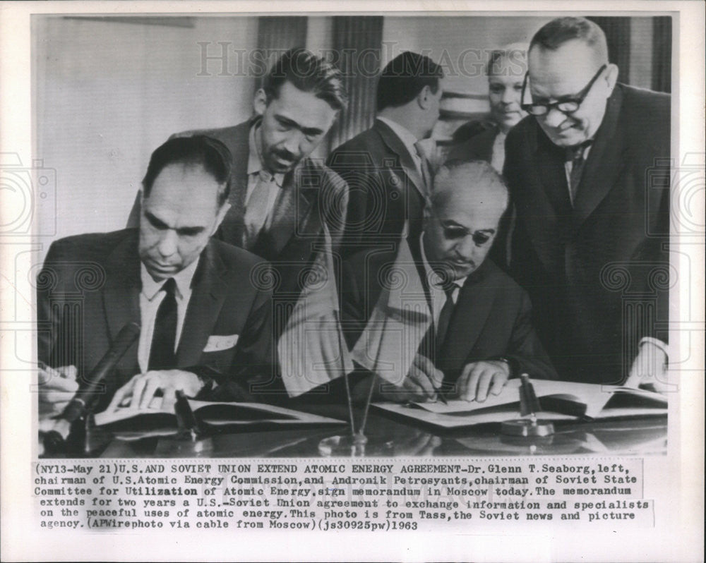 1963 Press Photo Glenn T. Seaborg American Nuclear Chemist Scientist - Historic Images