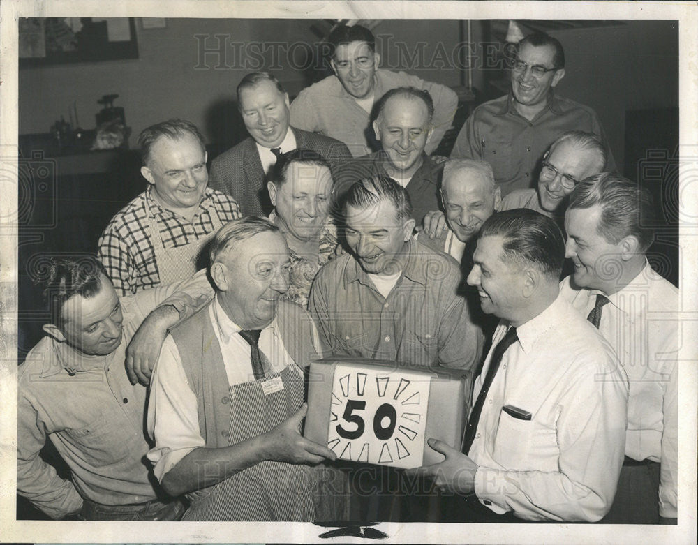 1959 Press Photo Otto Holpuch, photo engraver retires after 50 yrs - Historic Images