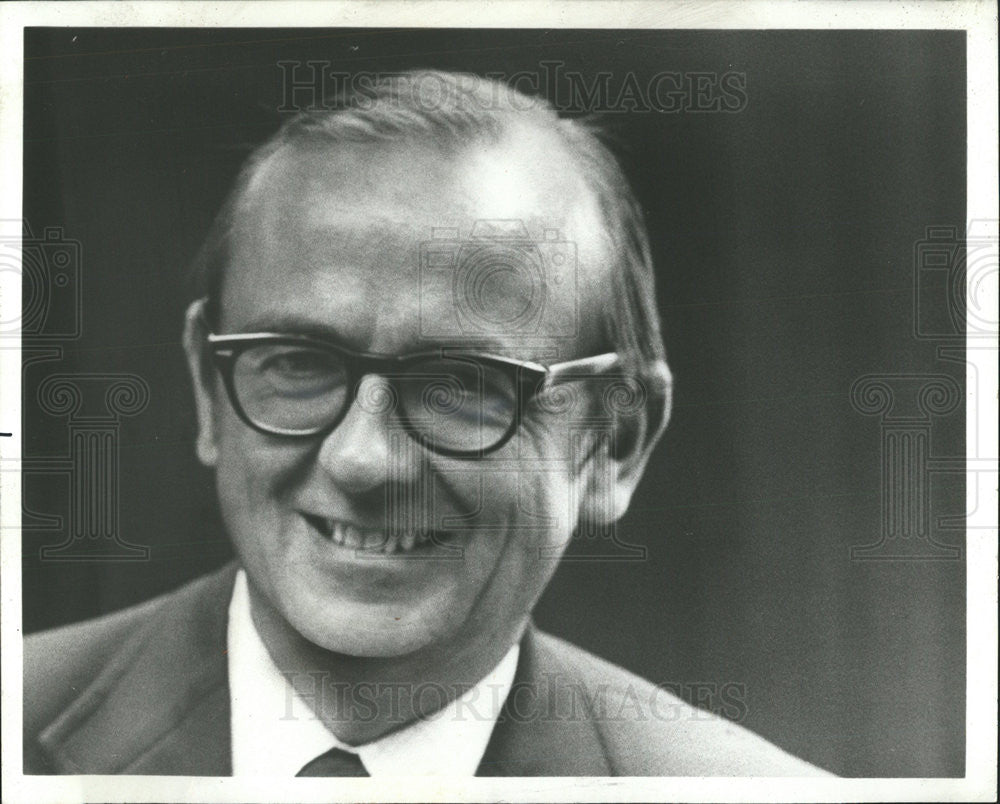 1974 Press Photo President Prairie State Paper Mills L G Holzbach - Historic Images