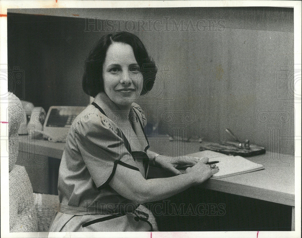 1979 Press Photo Estelle Holzer,saleswoman - Historic Images