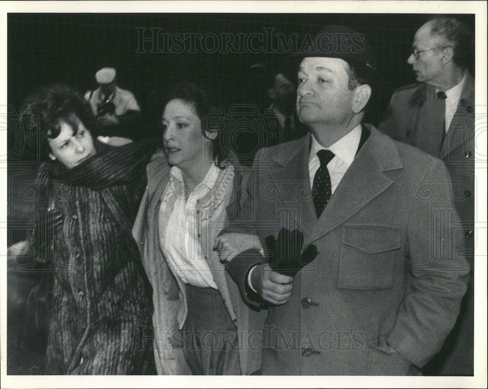 Press Photo People leaving Federal Building in Chicago - Historic Images