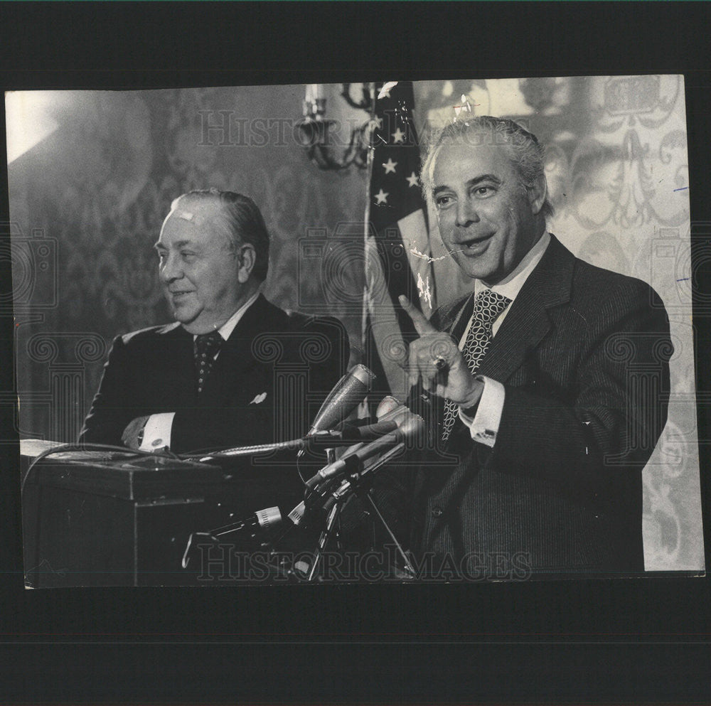 1974 Press Photo Mayor Daley and Robert Strauss,Dem Natl Comm chairman - Historic Images