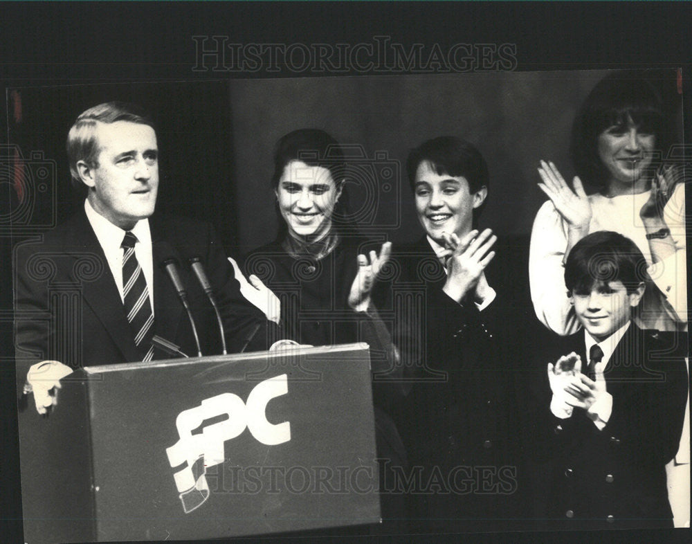 1988 Press Photo BRIAN MULRONEY CANADIAN PRIME MINISTER FAMILY - Historic Images